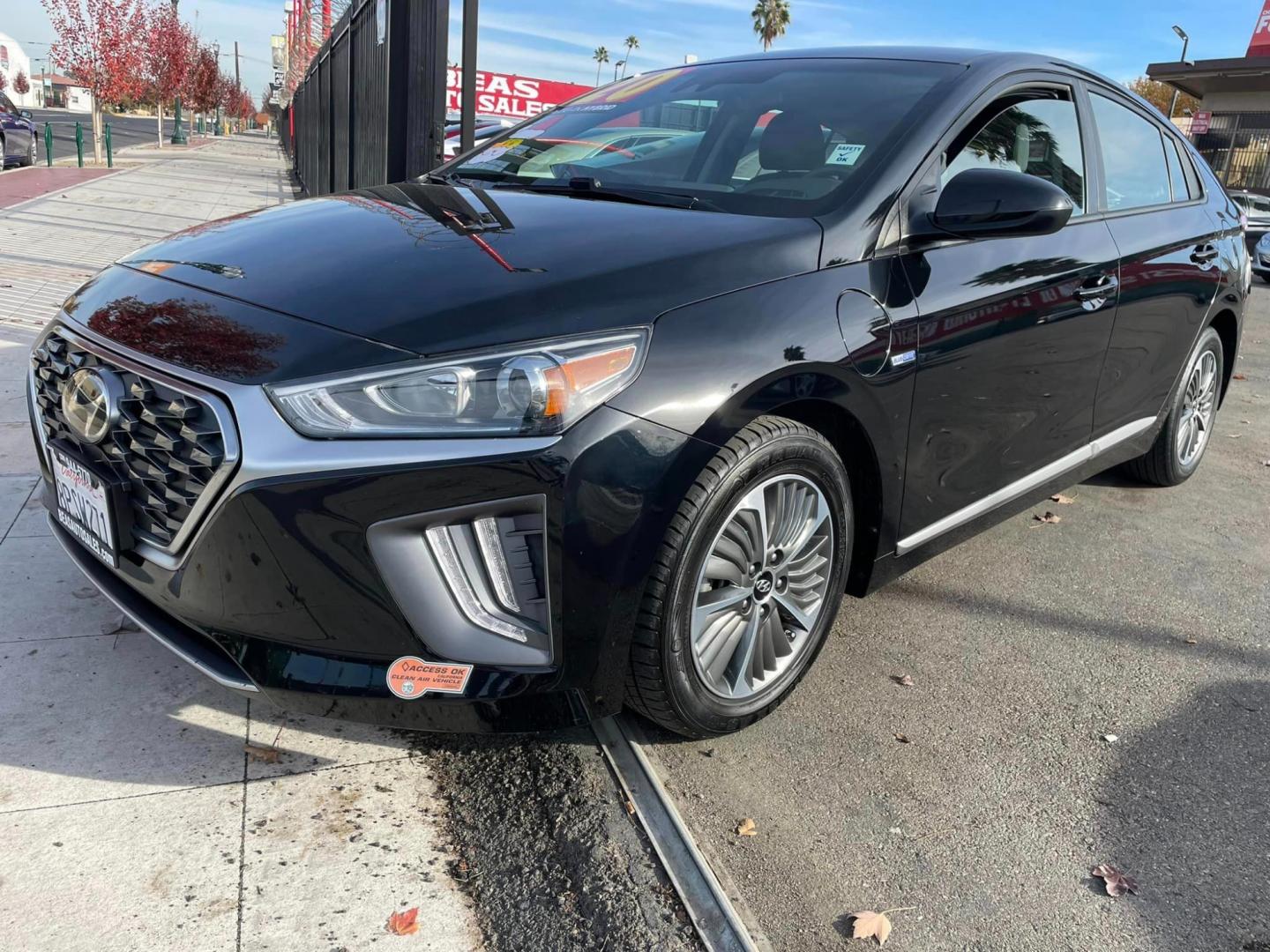 2020 BLACK /GRAY Hyundai Ioniq Plug-In Hybrid (KMHC65LD8LU) , located at 744 E Miner Ave, Stockton, CA, 95202, (209) 944-5770, 37.956863, -121.282082 - Photo#4